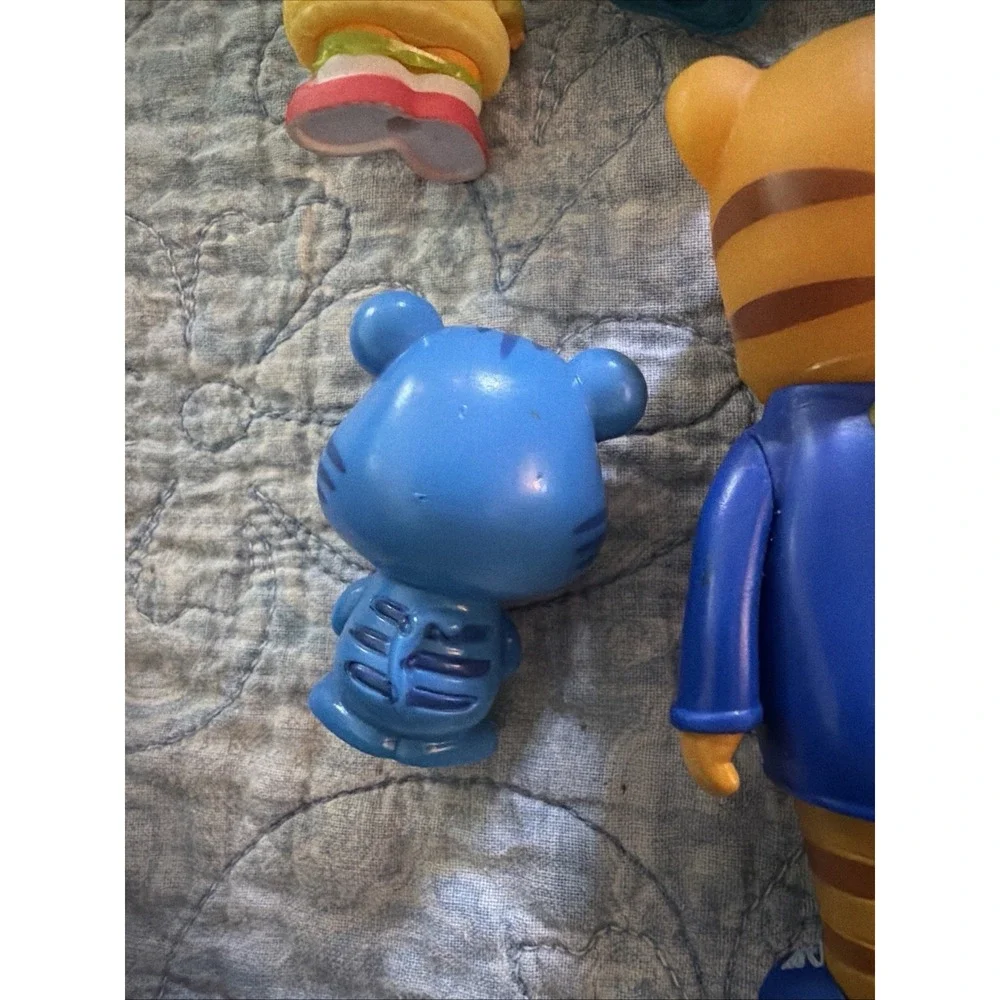Daniel Tiger's Neighborhood Toy Friends & Family Figure Set Lot of 5